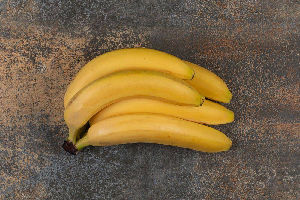 ilustrasi pisang matang (freepik.com/azerbaijan_stockers)