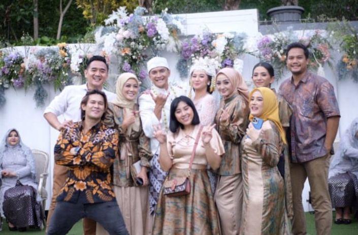 10 Potret Akad Nikah Reiner Manopo, Ditemani Sahabat Artis Genta Buana
