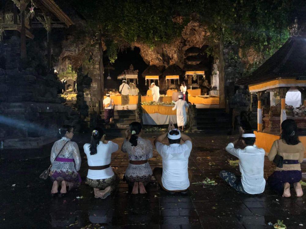 Sejarah dan Keunikan Pura Goa Lawah di Klungkung