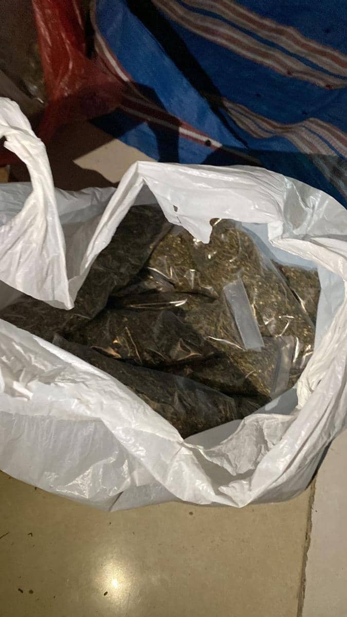 Barang bukti 5 kg ganja yang diamankan polisi saat penggeledahan. (dok. Polresta Mataram)