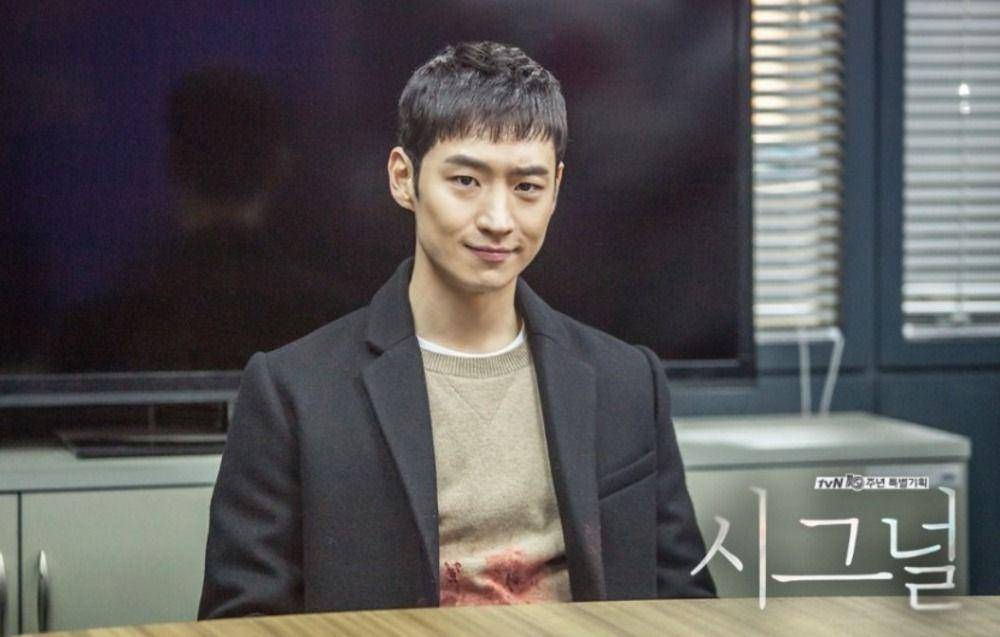 Lee Je Hoon di Signal (dok. tvN/Signal)