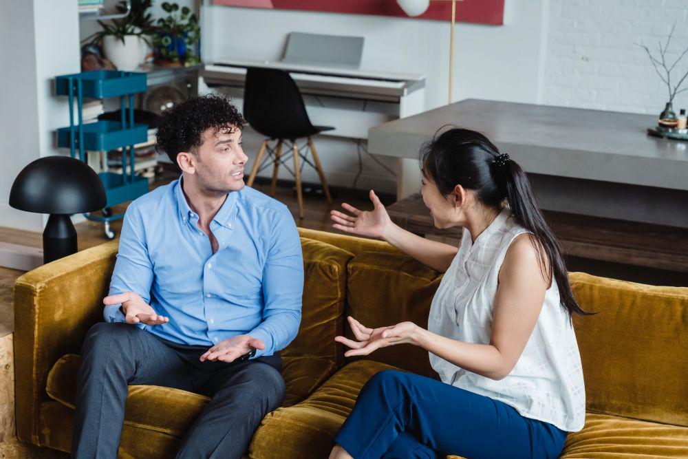 5 Risiko Bertahan dengan Pasangan yang Tak Mau Mengakui Kesalahannya