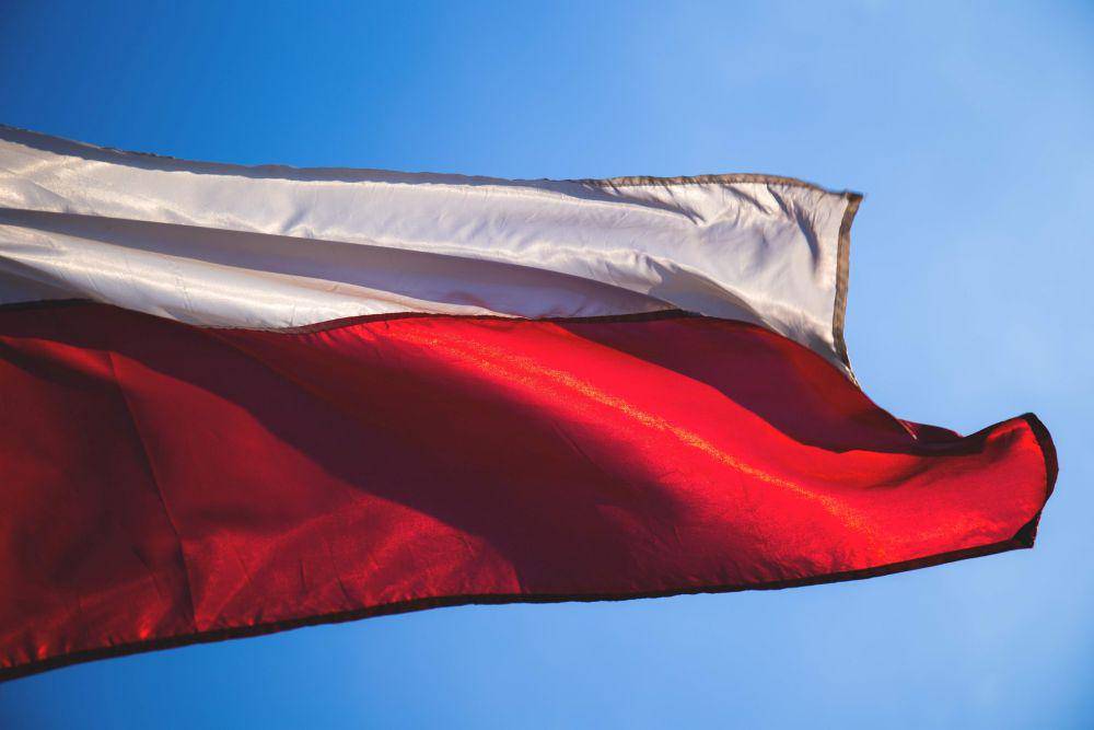 ilustrasi bendera Polandia.(pexels.com/freestocks.org)