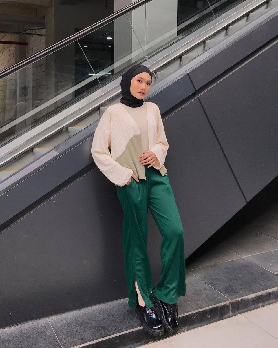 OOTD hijab celana slit (instagram.com/charapril)