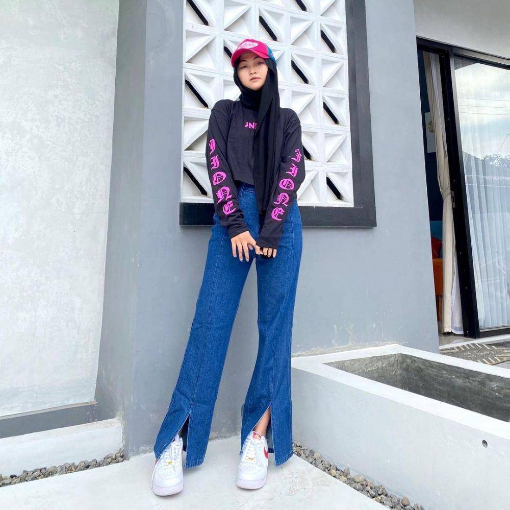 OOTD hijab celana slit (instagram.com/kayezdk)