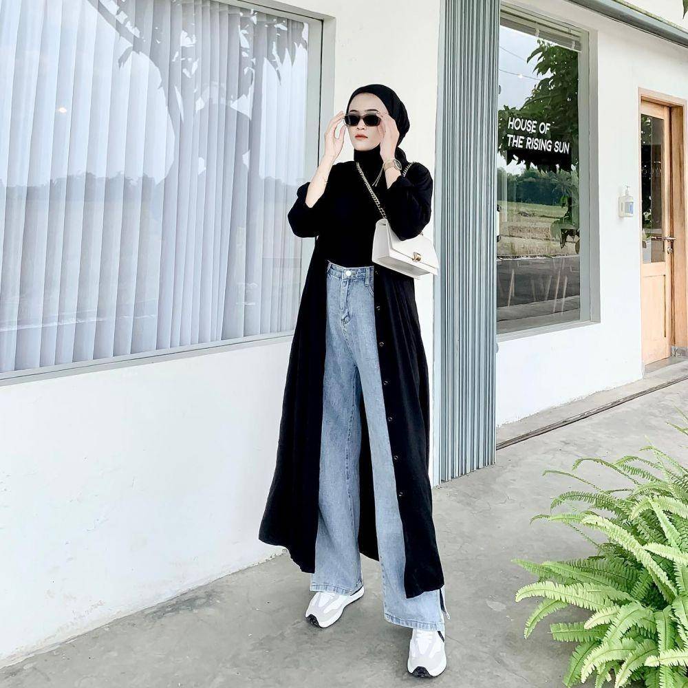 OOTD hijab celana slit (instagram.com/fadhillakhaerunisa)