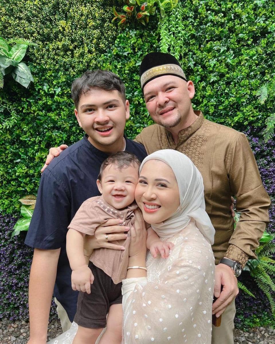 potret Kesha Ratuliu dan keluarga (instagram.com/kesharatuliu05)