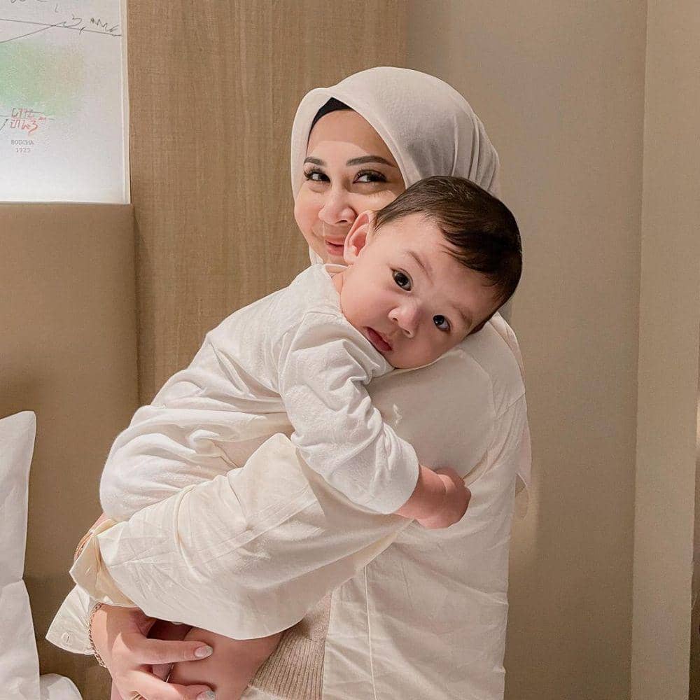 potret Kesha Ratuliu dan keluarga (instagram.com/kesharatuliu05)