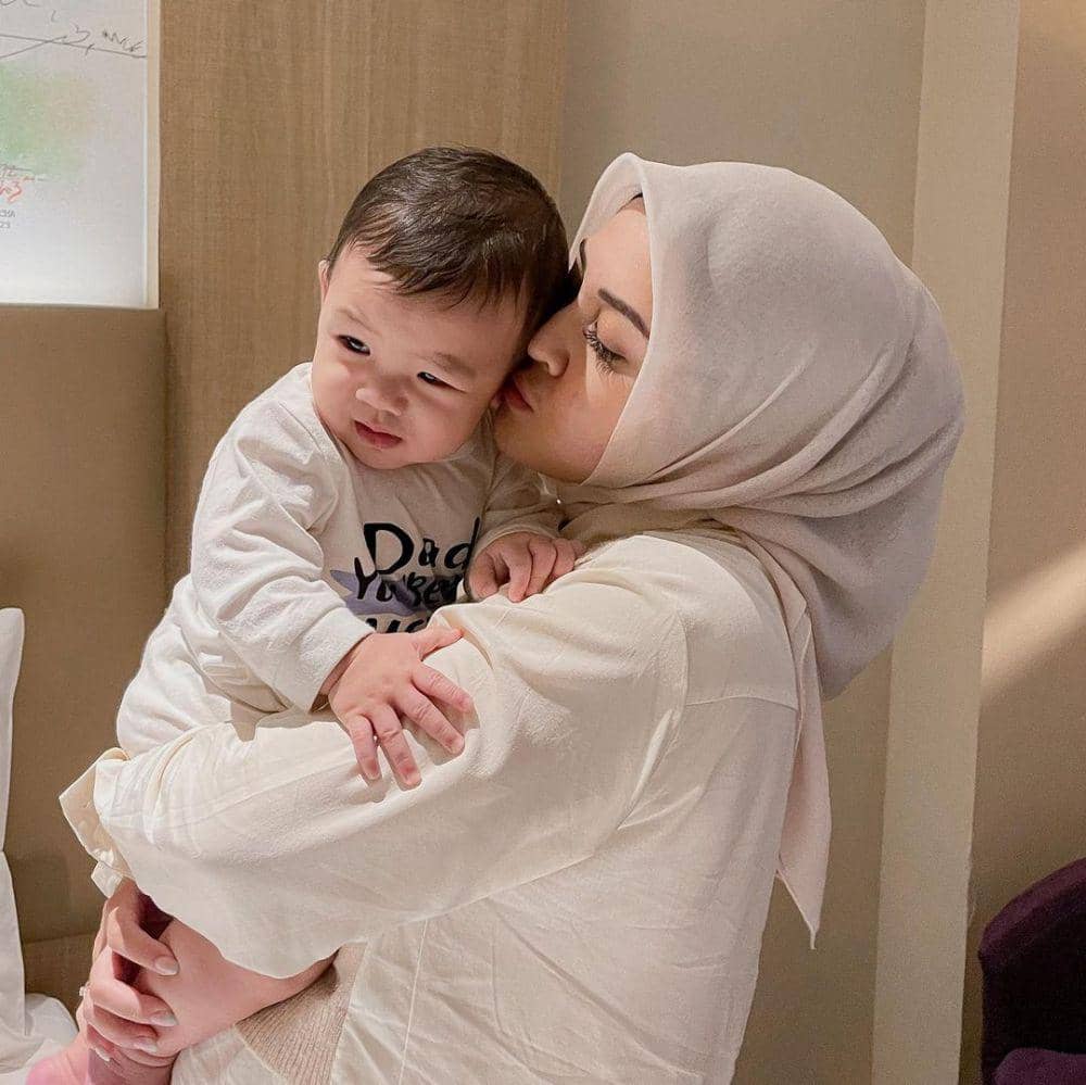 potret Kesha Ratuliu dan keluarga (instagram.com/kesharatuliu05)