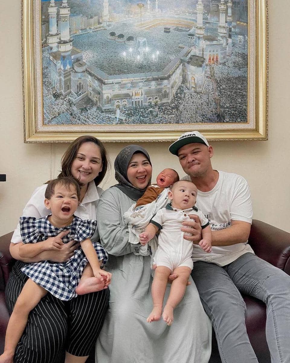 potret Kesha Ratuliu dan keluarga (instagram.com/kesharatuliu05)