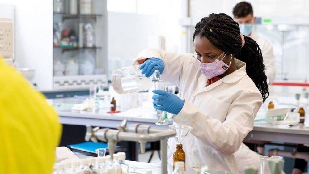 potret suasana kelas bidang ilmu Pharmacy dan Pharm Sci (instagram.com/monaspharm)