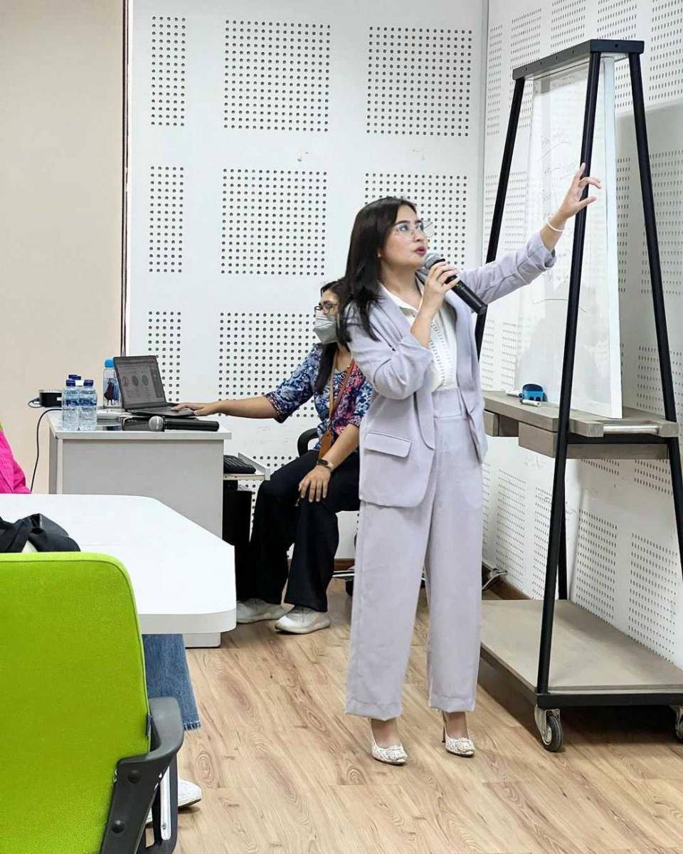 Prilly Latuconsina (instagram.com/prillylatuconsina96)
