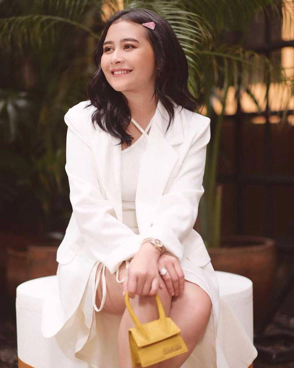 Prilly Latuconsina (instagram.com/prillylatuconsina96)