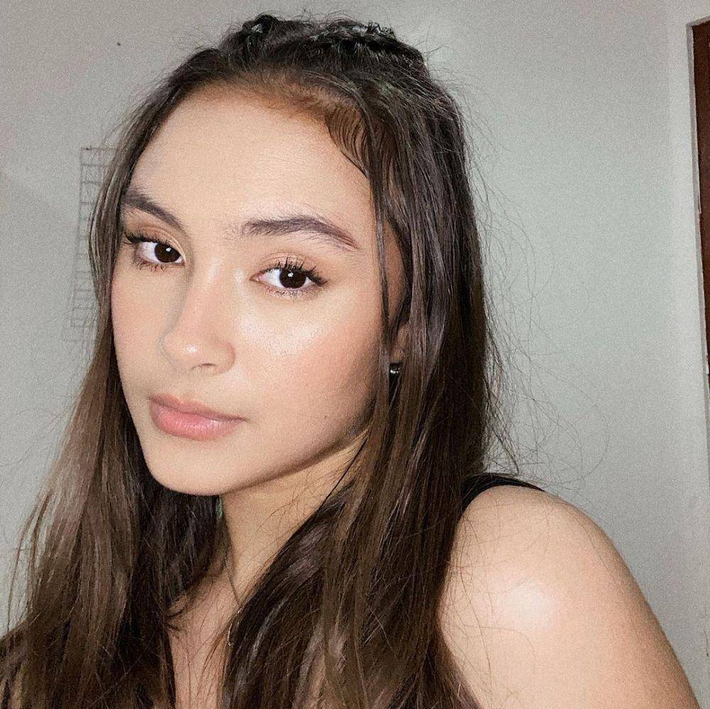 Gaya makeup ala Caitlin Halderman (instagram.com/caitlinhalderman)