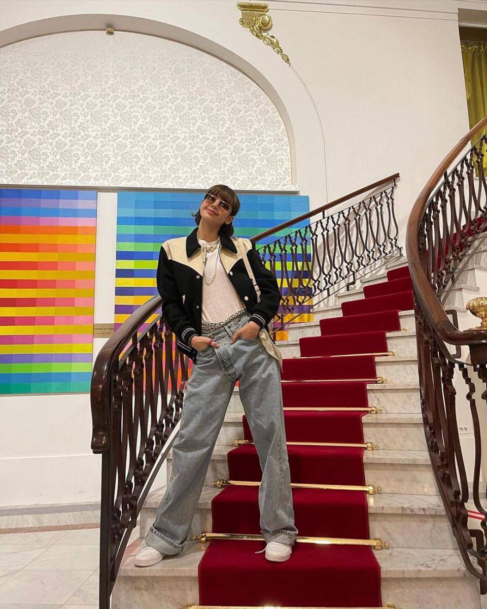 Mix and match celana jeans ala Lisa (instagram.com/lalalalisa_m)