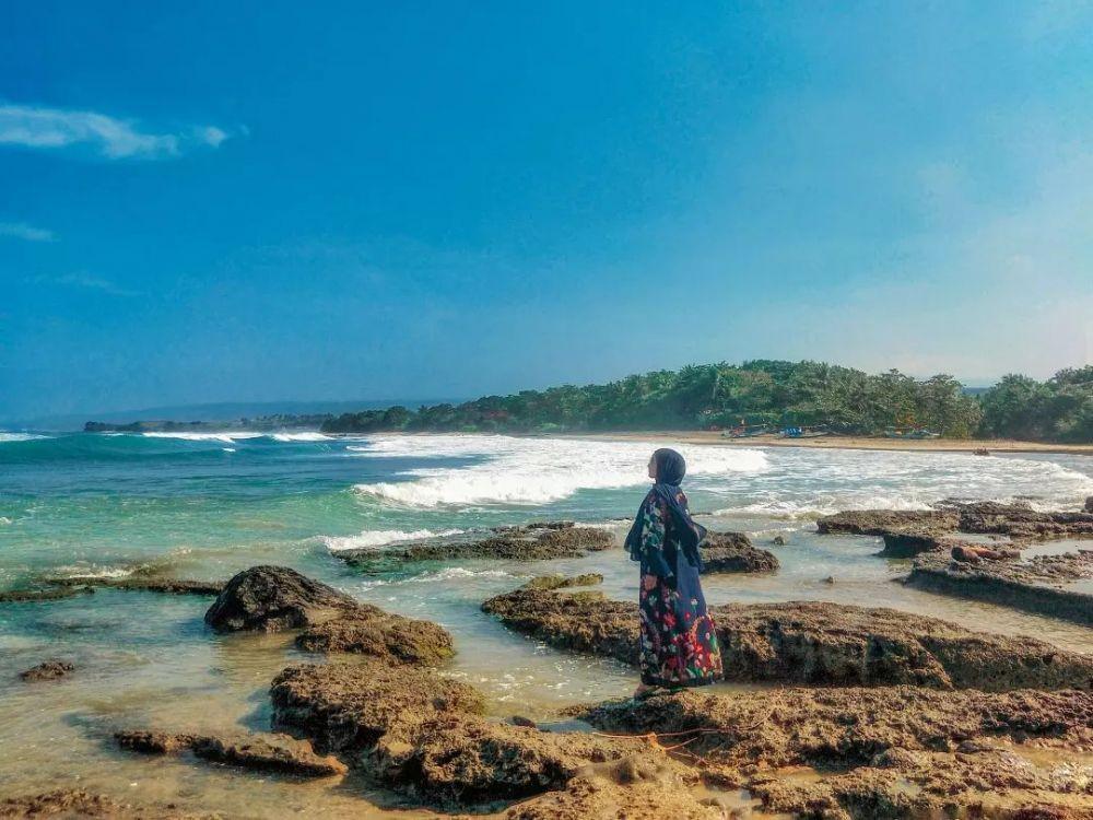 Pantai Manalusu: Lokasi, Rute, Harga Tiket, dan Daya Tariknya