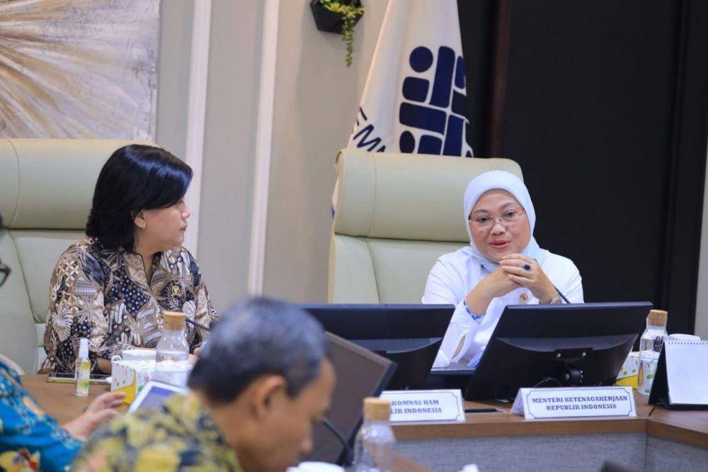 Menaker Ida Fauziyah ketika menerima audiensi Komisi Nasional Hak Asasi Manusia (Komnas HAM) Periode 2022-2027 di Kantor Kemnaker Jakarta, Selasa (24/1/2023).  (Dok. Kemnaker)