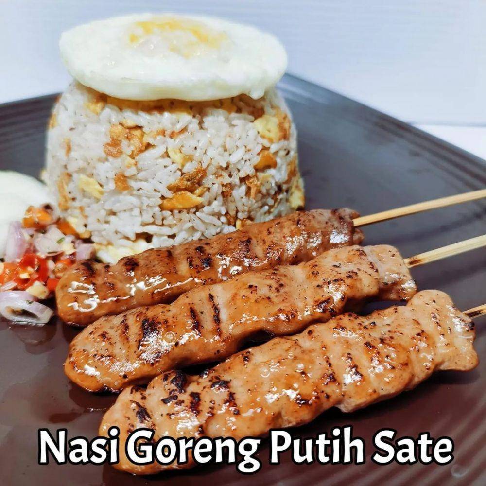 nasi goreng putih sate babi (instagram.com/pua_satebabi)