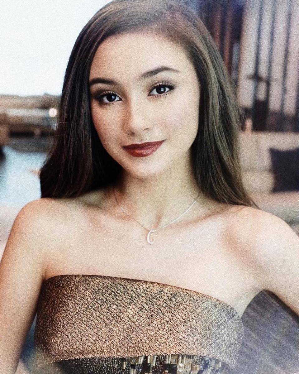 Gaya makeup ala Caitlin Halderman (instagram.com/caitlinhalderman)
