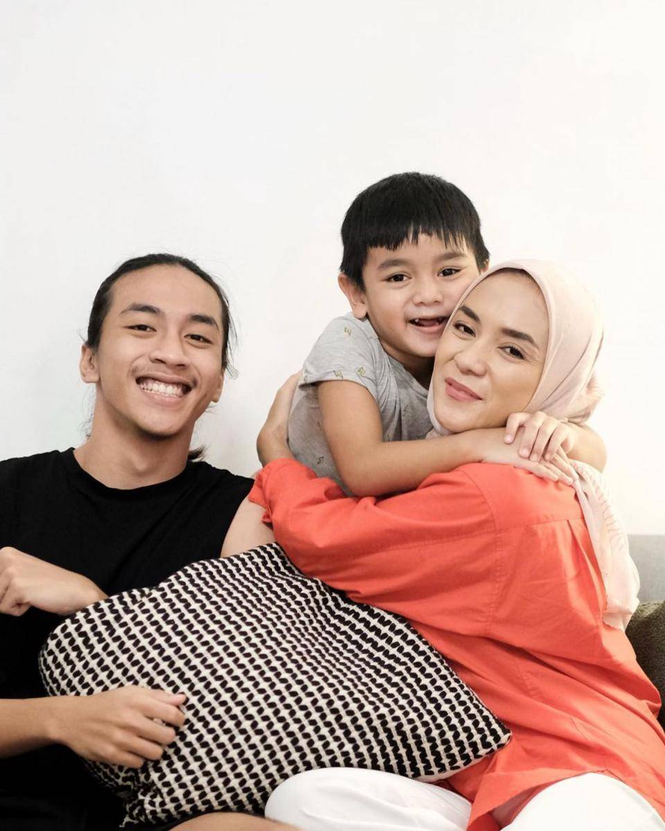 potret Enno Lerian dan buah hati (instagram.com/ennolerian_)
