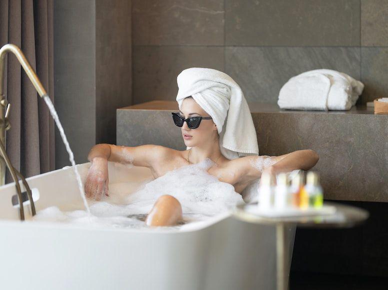 7 Hotel dengan Bathtub di Jogja, Staycation Makin Syahdu