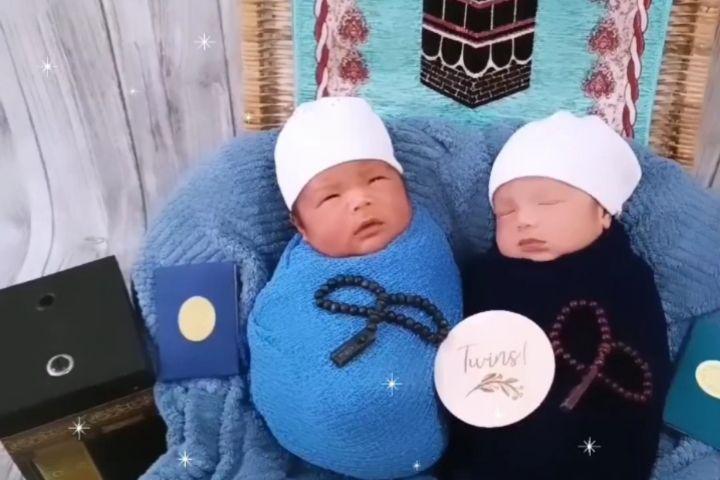 10 Photoshoot Newborn Anak Kembar Ustaz Riza, Temanya Religius
