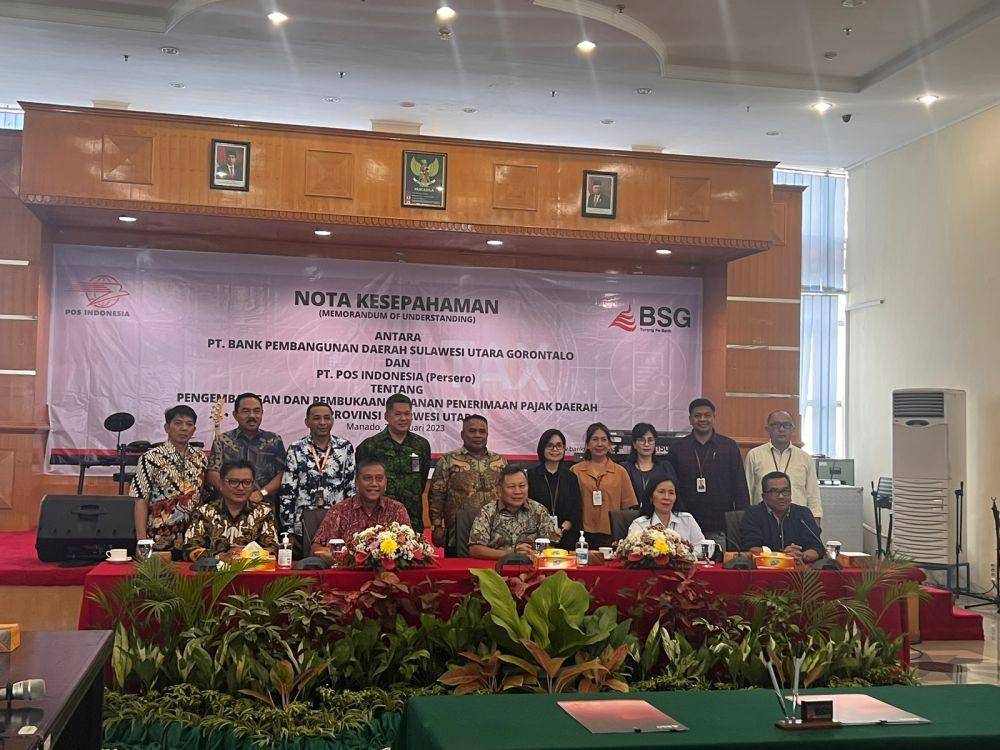 PT Pos Indonesia (Persero) menjalin kerja sama dengan PT Bank Pembangunan Daerah Sulawesi Utara dan Gorontalo (BSG) di Kantor Pusat Bank SulutGo, Manado, Sulawesi Utara, pada Jumat (20/1/2023). (Dok. Pos Indonesia)