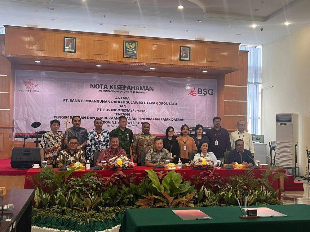 PT Pos Indonesia (Persero) menjalin kerja sama dengan PT Bank Pembangunan Daerah Sulawesi Utara dan Gorontalo (BSG) di Kantor Pusat Bank SulutGo, Manado, Sulawesi Utara, pada Jumat (20/1/2023). (Dok. Pos Indonesia)