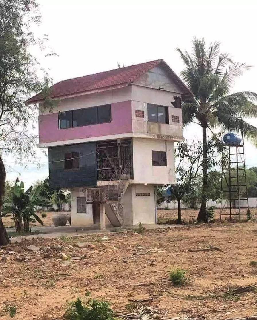 desain rumah yang unik abis (facebook.com/Brayden McLaughlin)