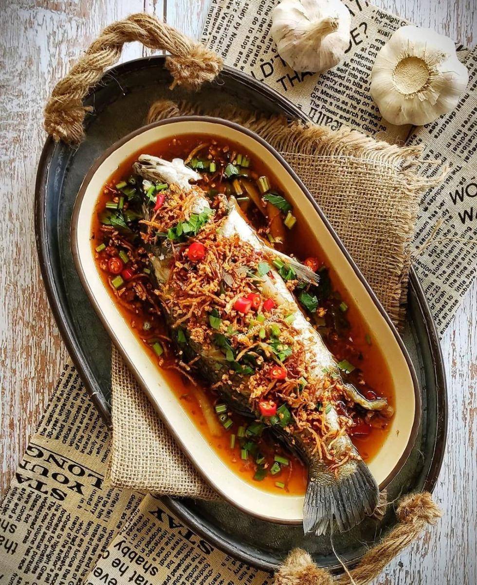 ikan kukus ala Hongkong (instagram.com/the_scarlet_apron)