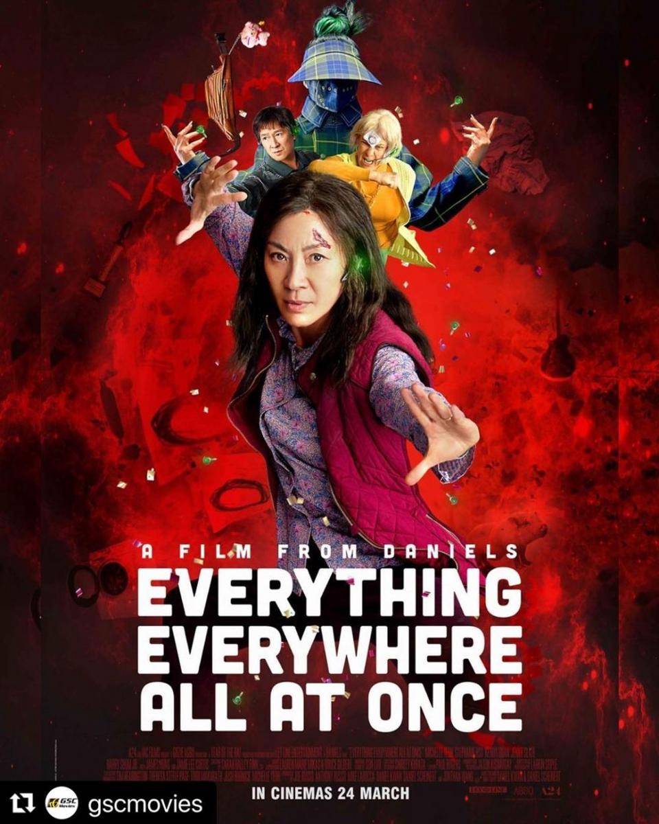 poster film Everything Everywhere All at Once (instagram.com/michelleyeoh_official)