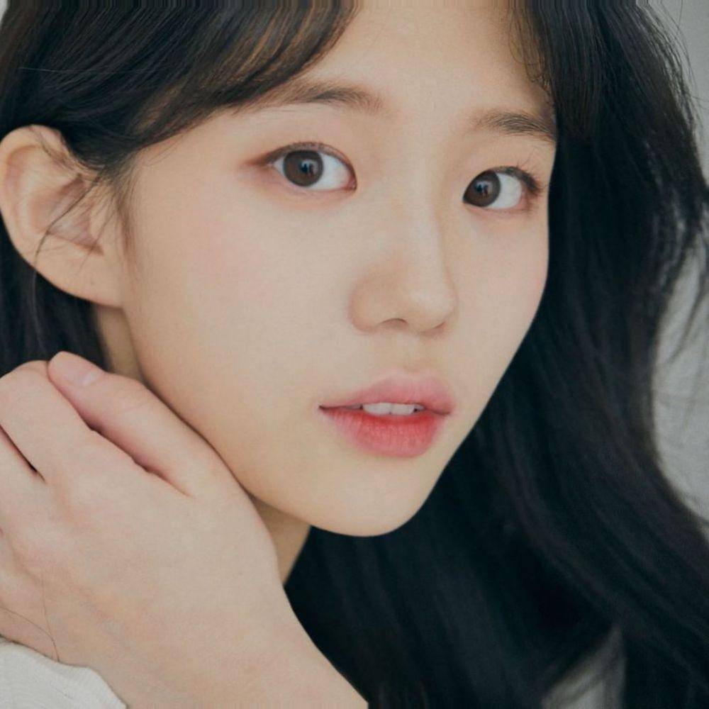 Lee So E (instagram.com/e._.soi)