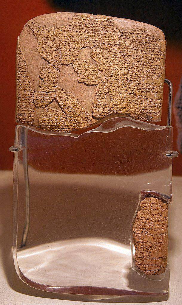 potret bagian perjanjian damai antara Raja Ḫattušili III dengan Ramses II yang disimpan di Museum Arkeologi, Istanbul (commons.wikimedia.org/Locanus)