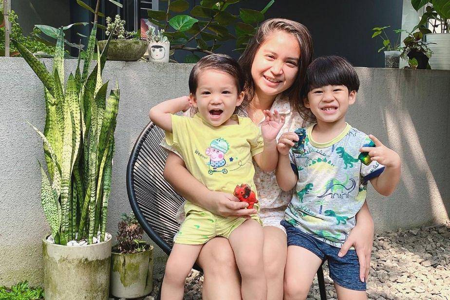 Putri Titian dan keluarga (instagram.com/putrititian)