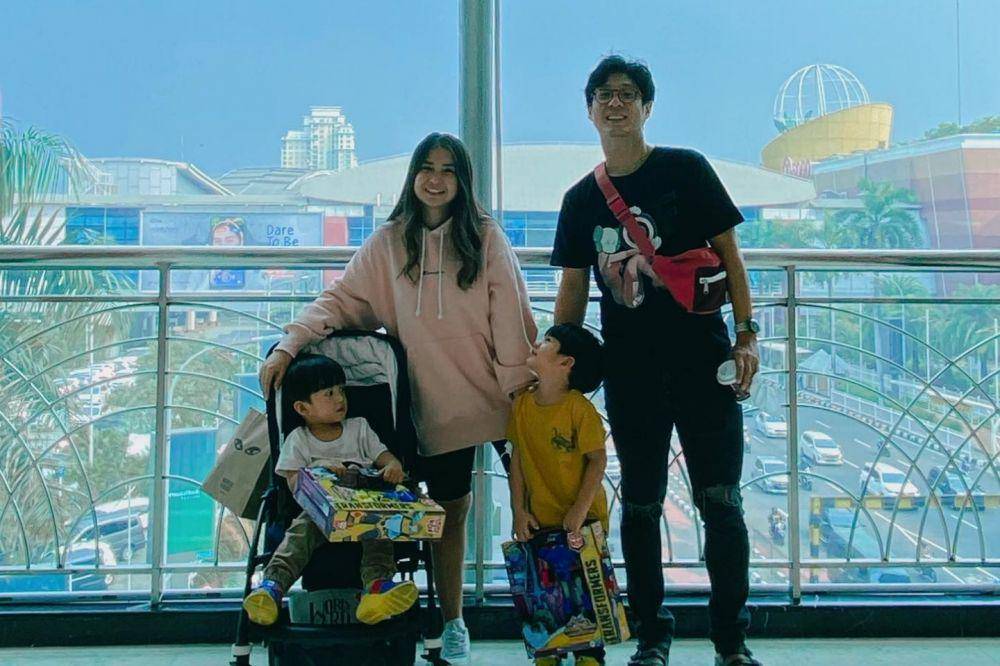 Putri Titian dan keluarga (instagram.com/putrititian)