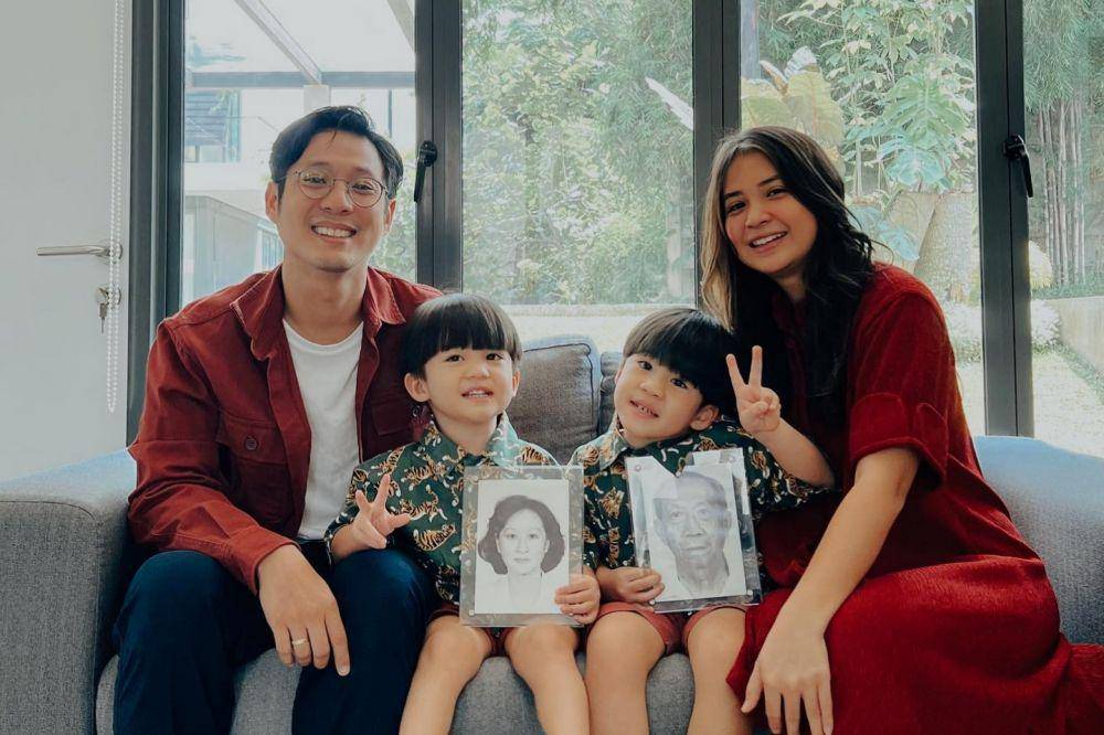 Putri Titian dan keluarga (instagram.com/juniorliem)