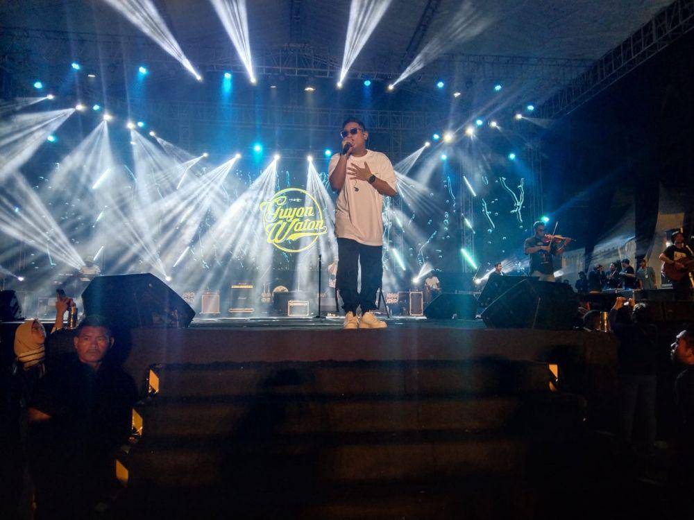Guyon Waton saat acara Preston Fest di Stadion Gajayana Malang. (IDN Times/Rizal Adhi Pratama)