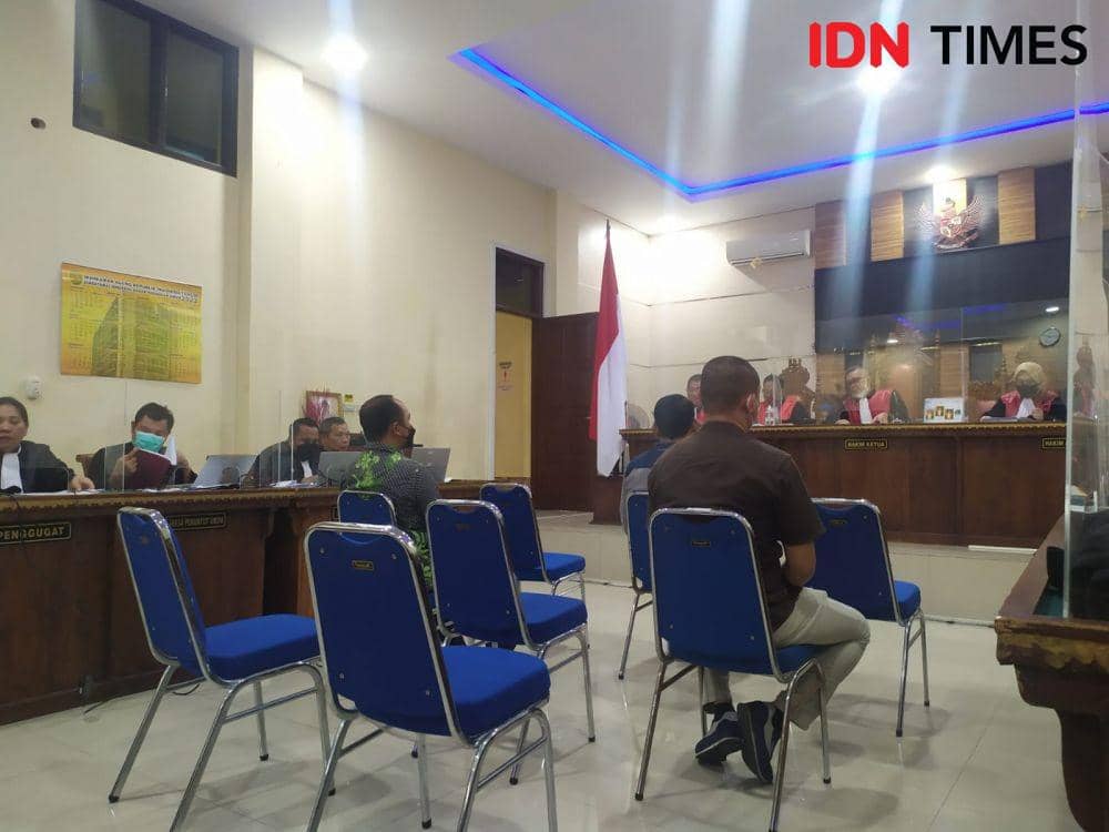 Majelis hakim memimpin pemeriksaan saksi perkara suap PMB Unila di PN Tipikor Tanjungkarang, Selasa (24/1/2023). (IDN Times/Tama Yudha Wiguna).