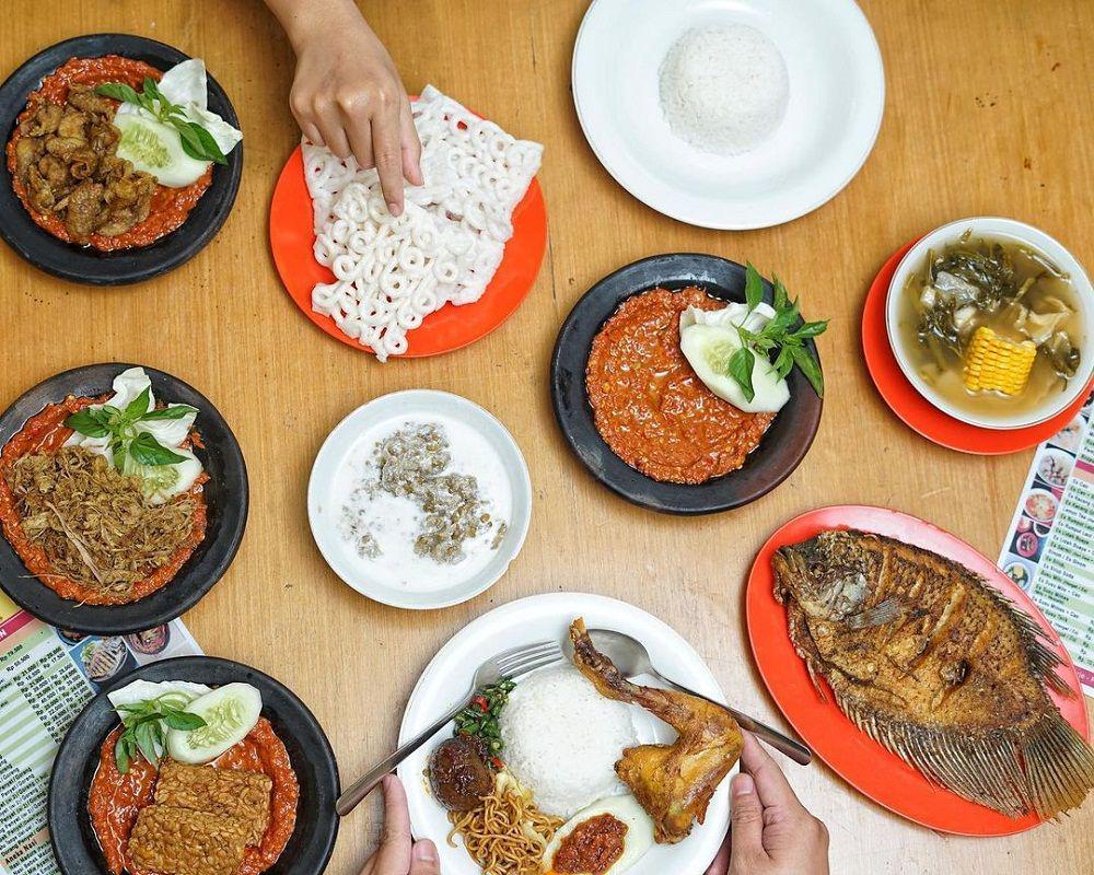 5 Kuliner Serba Cobek di Surabaya, Sambelnya Pedas Pol!