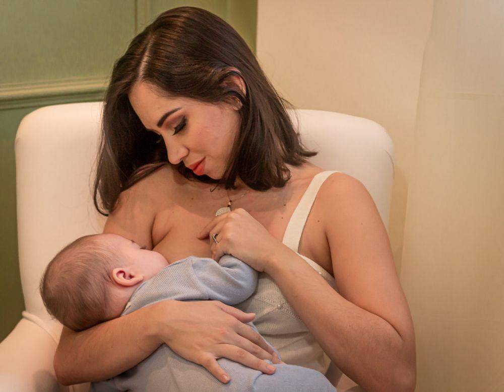 ilustrasi ibu menyusui bayi (pexels.com/Tamilles Esposito)