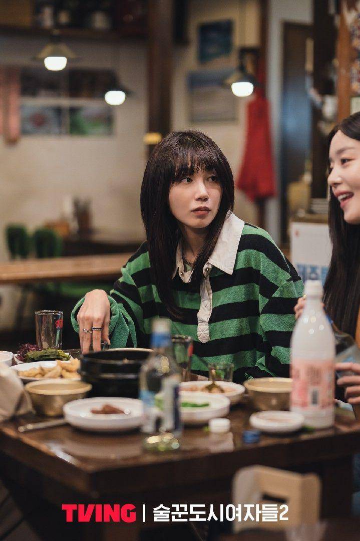 still cuts drama Work Later, Drink Now 2 (instagram.com/tving.official)
