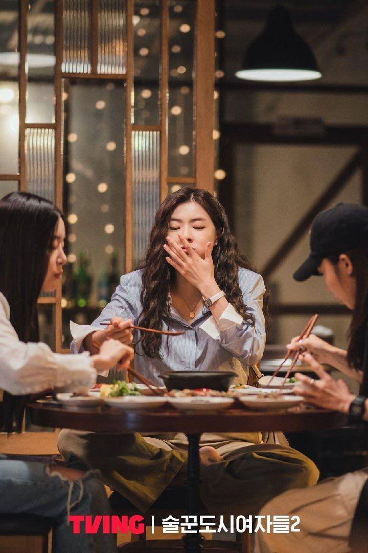 still cuts drama Work Later, Drink Now 2 (instagram.com/tving.official)