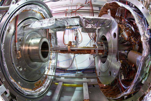 salah satu fasilitas percobaan pembangkit antimateri di CERN (https://cds.cern.ch)