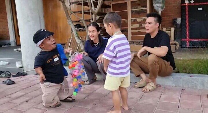 9 Momen Baim dan Kiano  Borong Lato-lato Ucok Baba, Harganya Rp25 Juta