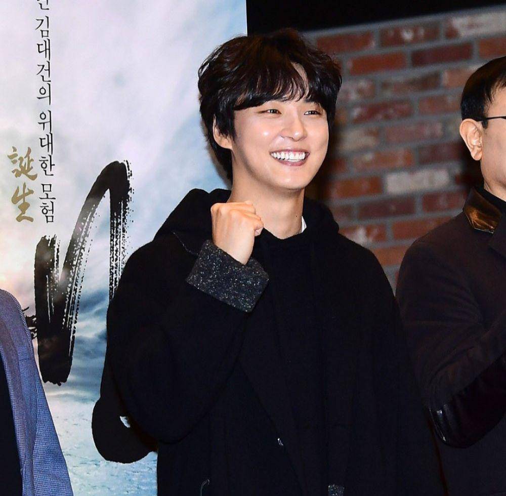 Yoon Shi Yoon (instagram.com/moa_ent)
