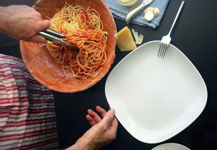 ilustrasi mencampur spaghetti bersama saus (pixabay.com/ponce_photography)