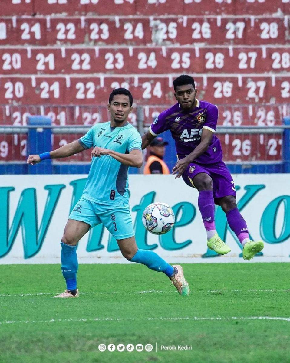 Pemain Persik Kediri saat melawan Madura United. Instagram.com/ persikfcofficial