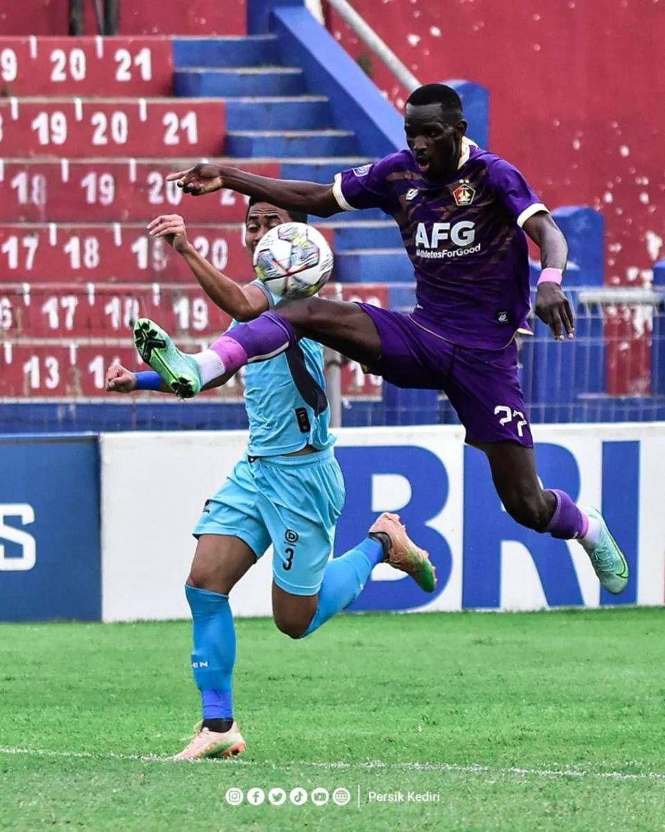 Pemain Persik Kediri saat melawan Madura United. Instagram.com/ persikfcofficial