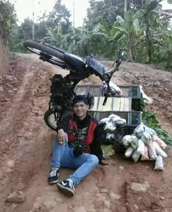 momen apes orang saat kerja (instagram.com/awreceh.id)