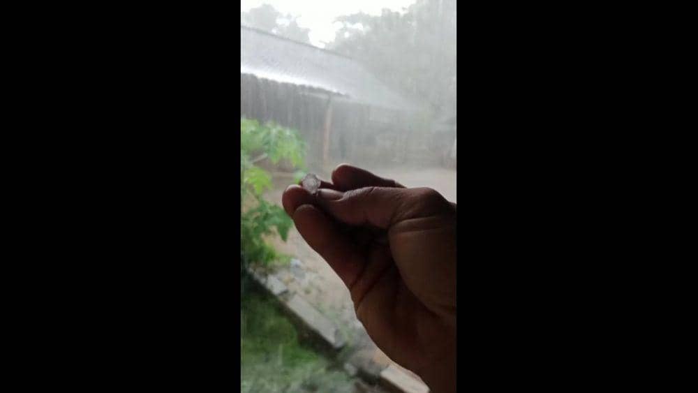Hujan Es Mengguyur Dua Desa di Tulungagung